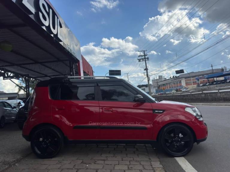 KIA MOTORS - SOUL - 2010/2011 - Vermelha - R$ 42.900,00