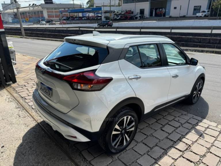 NISSAN - KICKS - 2021/2022 - Branca - R$ 110.900,00