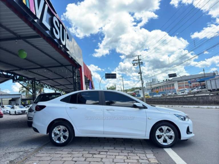 CHEVROLET - ONIX - 2022/2023 - Branca - R$ 83.900,00