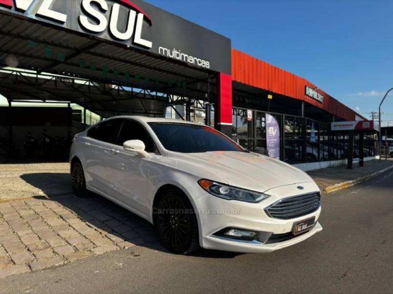 FORD - FUSION - 2016/2017 - Branca - R$ 105.900,00