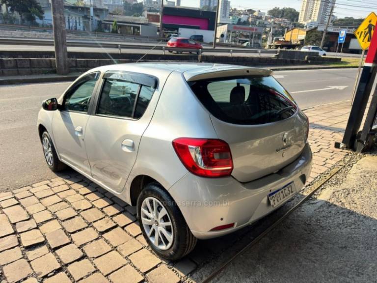 RENAULT - SANDERO - 2015/2015 - Prata - R$ 38.900,00