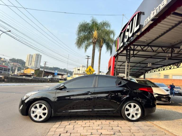 HYUNDAI - ELANTRA - 2012/2013 - Preta - R$ 64.900,00