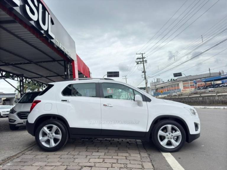 CHEVROLET - TRACKER - 2015/2016 - Branca - R$ 74.900,00