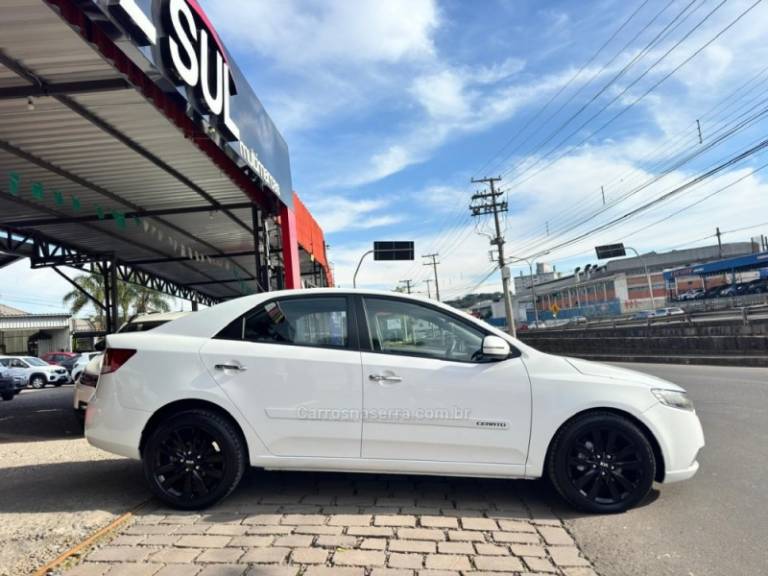 KIA MOTORS - CERATO - 2011/2012 - Branca - R$ 49.900,00