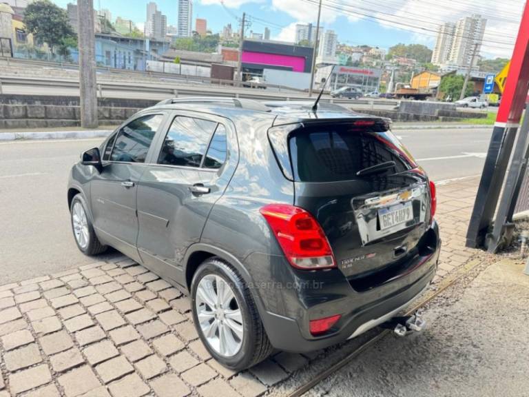 CHEVROLET - TRACKER - 2017/2018 - Cinza - R$ 93.900,00