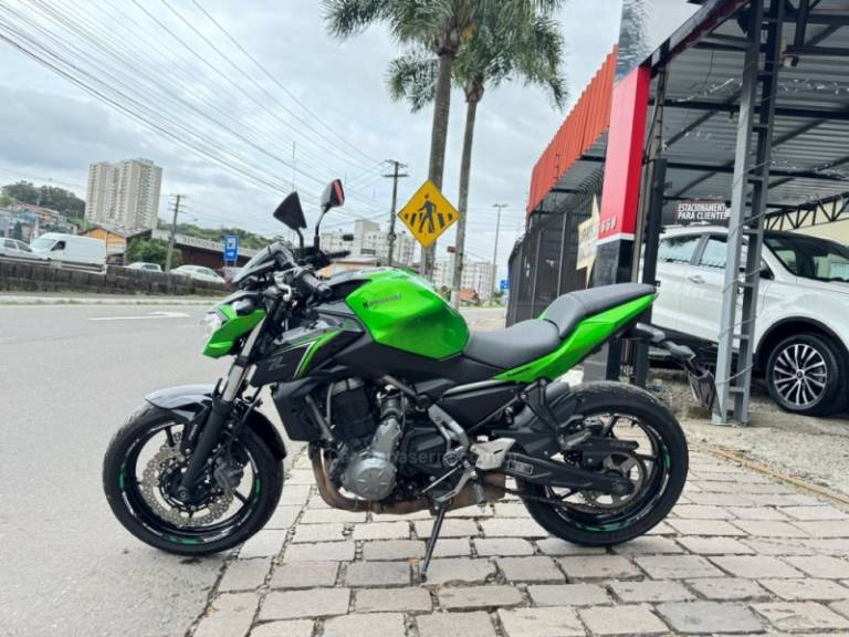 KAWASAKI - Z650 - 2018/2018 - Verde - R$ 32.900,00