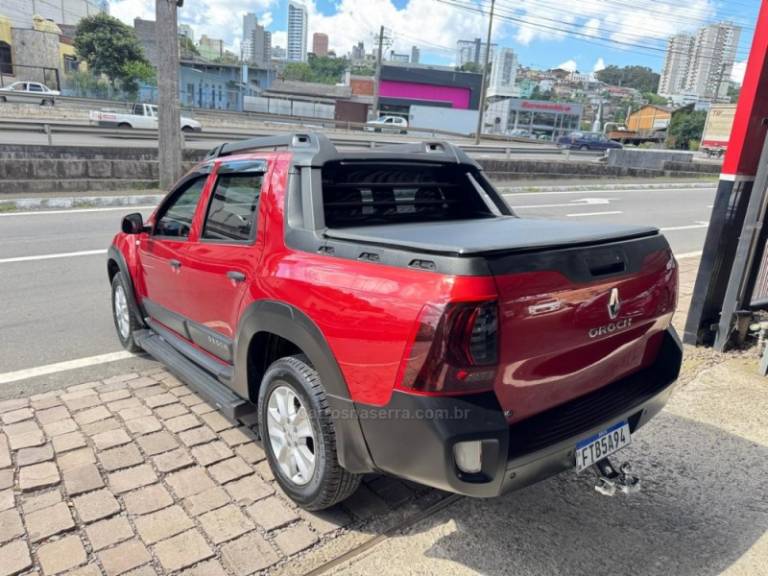 RENAULT - DUSTER OROCH - 2018/2019 - Vermelha - R$ 76.900,00