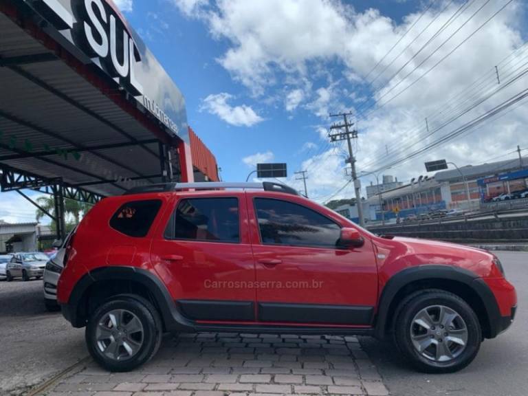 RENAULT - DUSTER - 2017/2018 - Vermelha - R$ 72.900,00