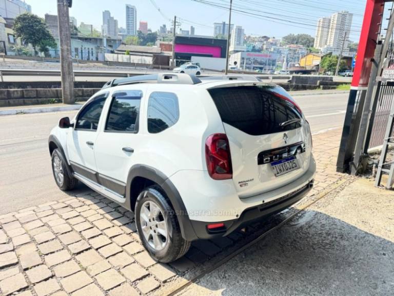 RENAULT - DUSTER - 2015/2016 - Branca - R$ 59.900,00