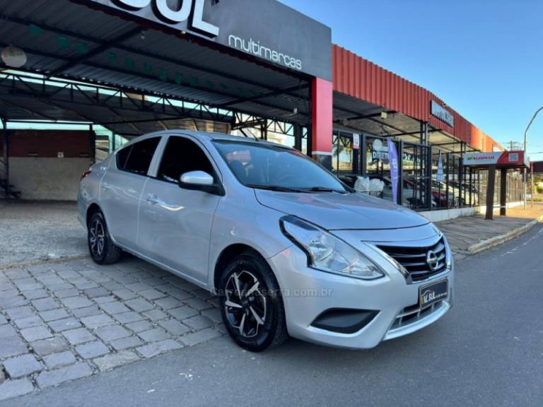 NISSAN - VERSA - 2019/2020 - Prata - R$ 62.900,00