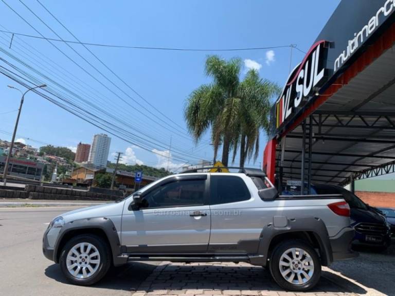 FIAT - STRADA - 2013/2014 - Prata - R$ 61.900,00