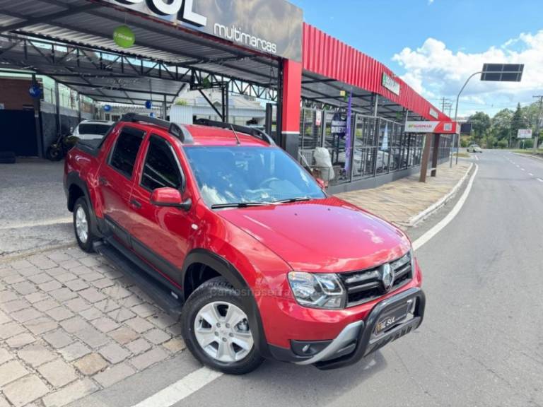 RENAULT - DUSTER OROCH - 2018/2019 - Vermelha - R$ 76.900,00