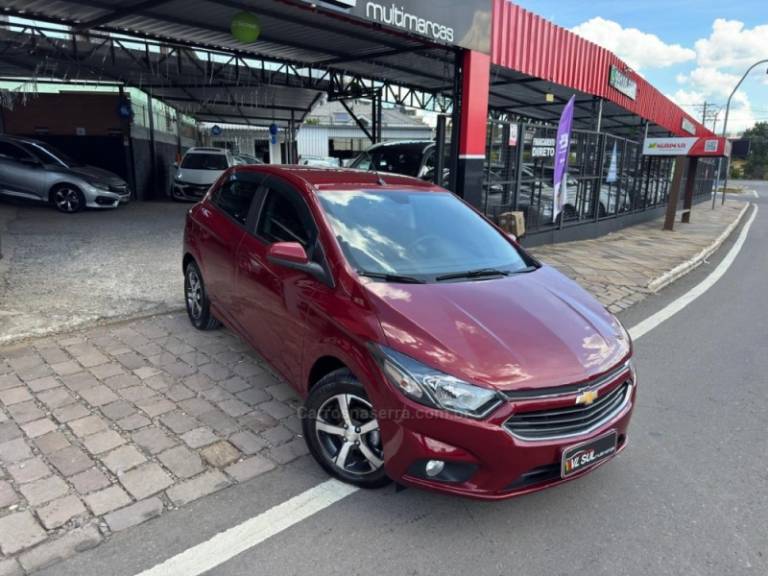 CHEVROLET - ONIX - 2017/2018 - Vermelha - R$ 64.900,00