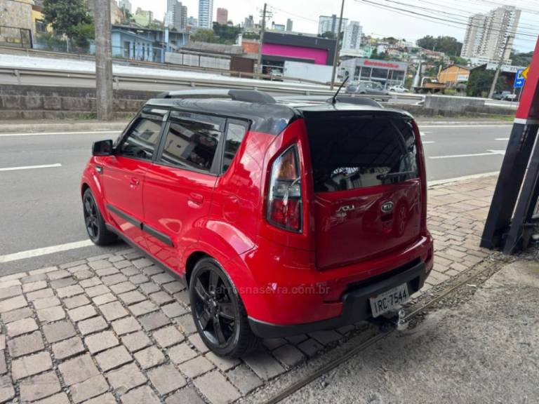 KIA MOTORS - SOUL - 2010/2011 - Vermelha - R$ 42.900,00