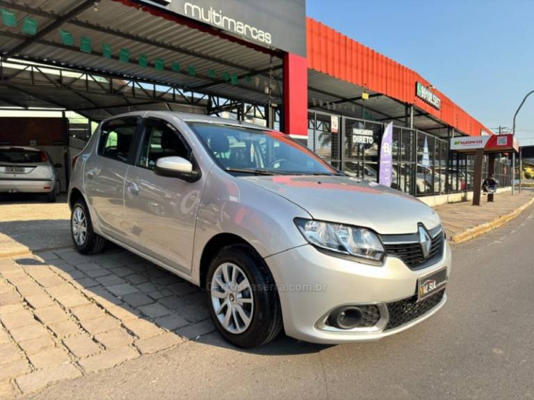 RENAULT - SANDERO - 2015/2015 - Prata - R$ 40.900,00