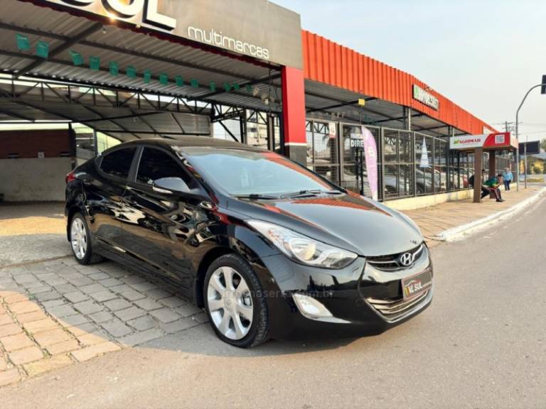 HYUNDAI - ELANTRA - 2012/2013 - Preta - R$ 64.900,00