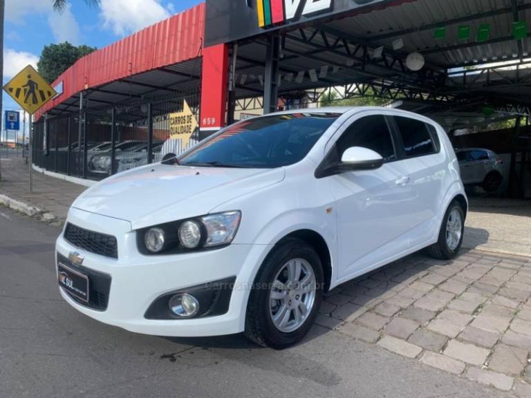 CHEVROLET - SONIC - 2012/2013 - Branca - R$ 40.900,00