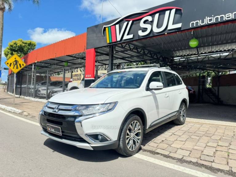 MITSUBISHI - OUTLANDER - 2017/2018 - Branca - R$ 117.900,00