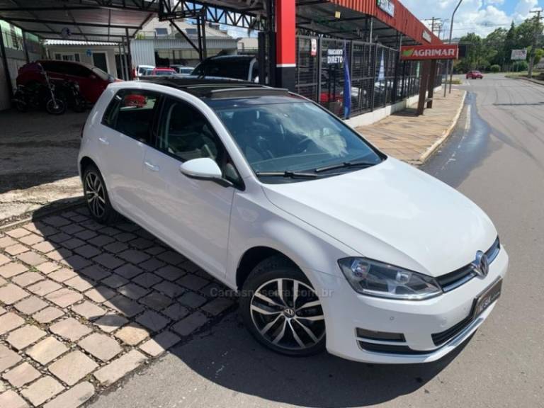 VOLKSWAGEN - GOLF - 2015/2015 - Branca - R$ 82.900,00