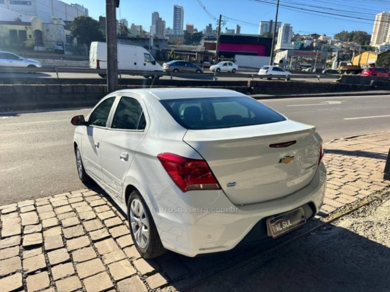 CHEVROLET - PRISMA - 2016/2017 - Branca - R$ 60.900,00