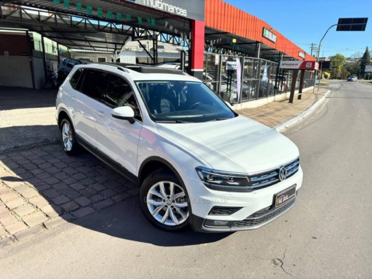 VOLKSWAGEN - TIGUAN - 2018/2018 - Branca - R$ 124.900,00