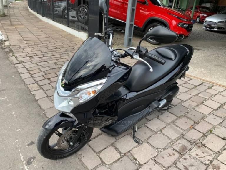 HONDA - PCX - 2014/2015 - Preta - R$ 14.900,00