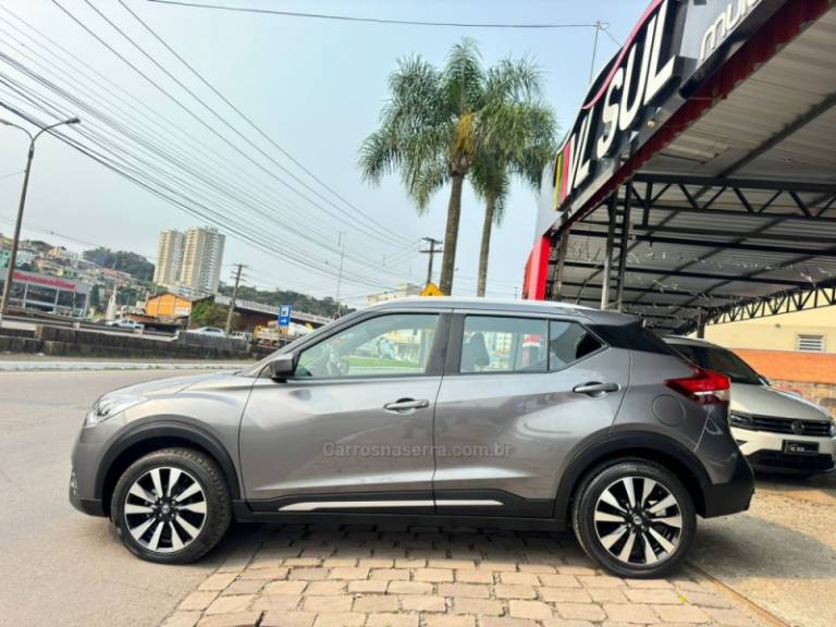 NISSAN - KICKS - 2016/2017 - Cinza - R$ 83.900,00