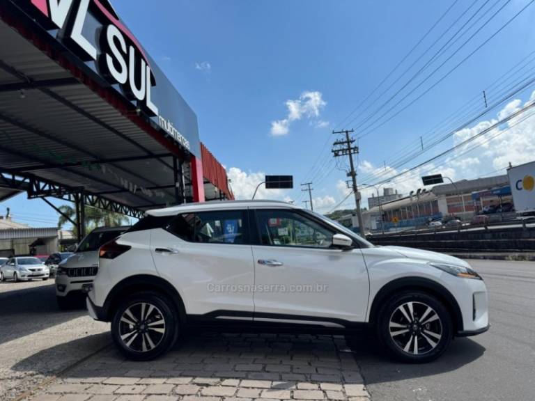 NISSAN - KICKS - 2021/2022 - Branca - R$ 110.900,00