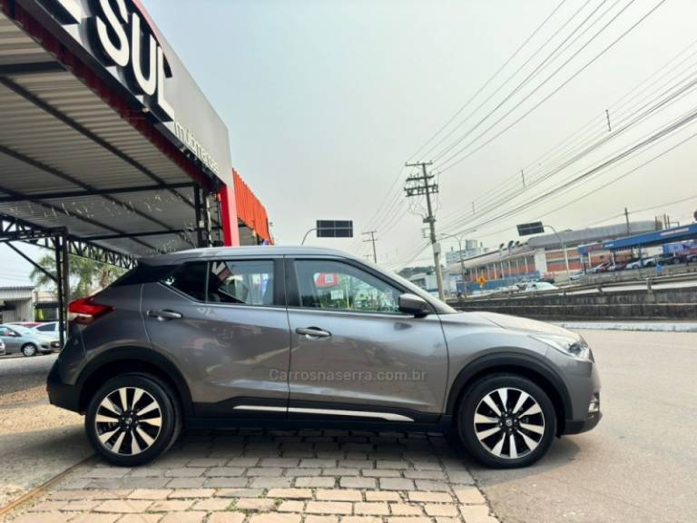 NISSAN - KICKS - 2016/2017 - Cinza - R$ 83.900,00