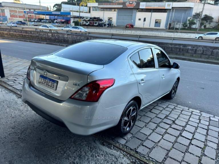 NISSAN - VERSA - 2019/2020 - Prata - R$ 62.900,00