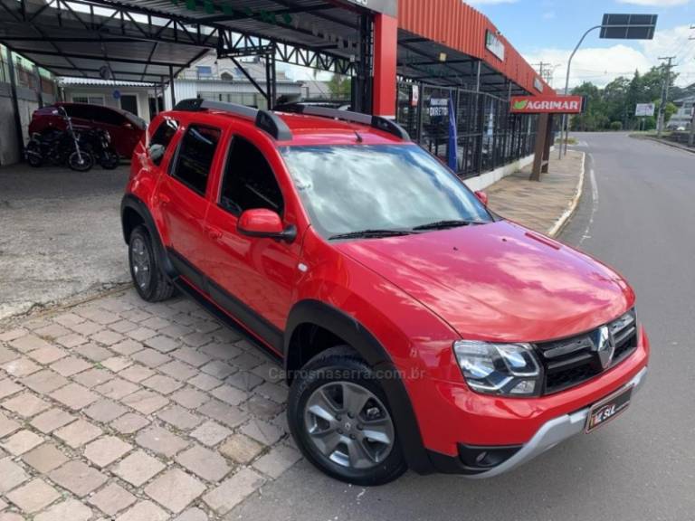 RENAULT - DUSTER - 2017/2018 - Vermelha - R$ 72.900,00