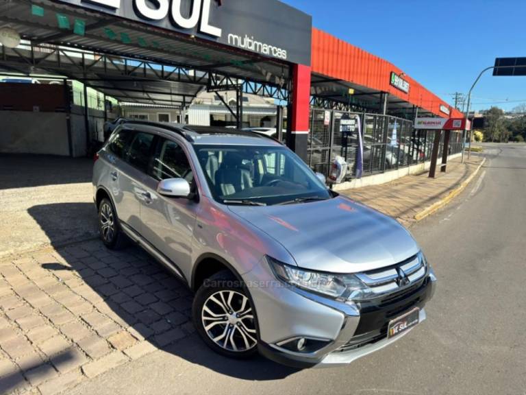 MITSUBISHI - OUTLANDER - 2015/2016 - Prata - R$ 109.900,00