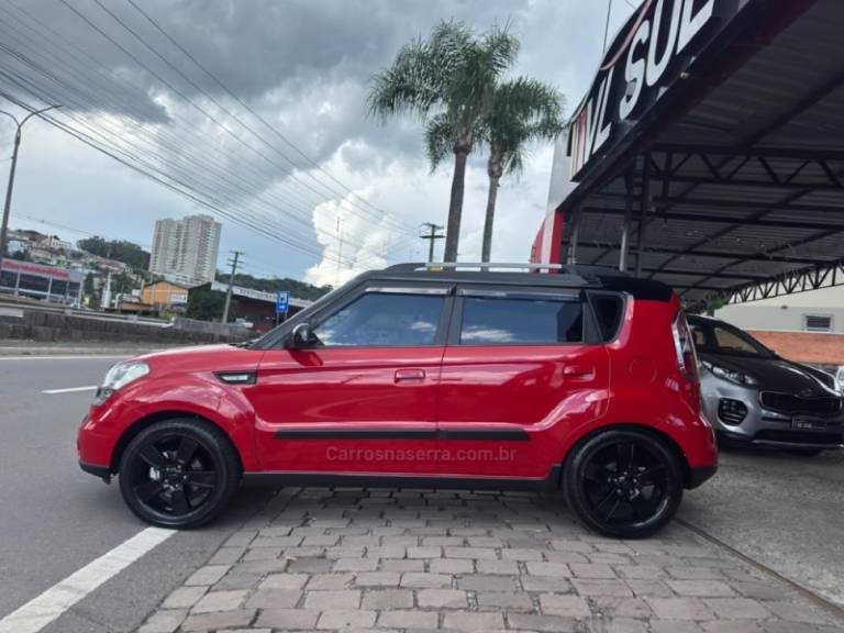 KIA MOTORS - SOUL - 2010/2011 - Vermelha - R$ 42.900,00