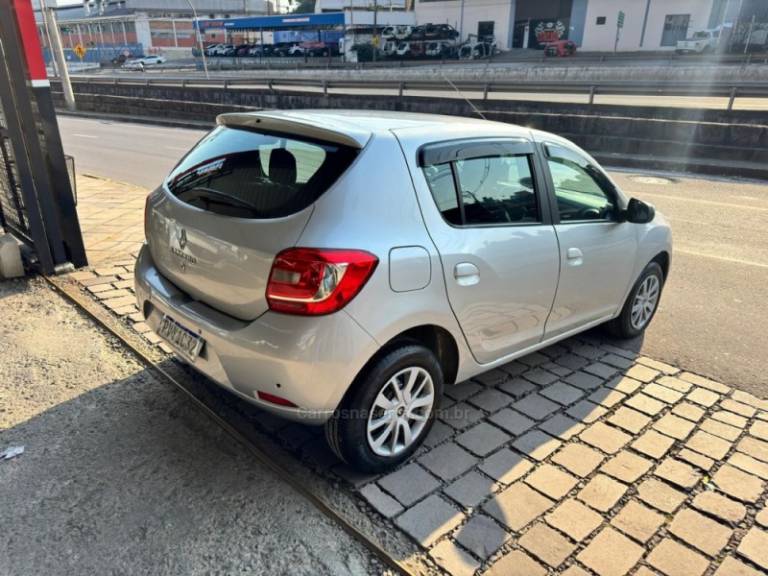 RENAULT - SANDERO - 2015/2015 - Prata - R$ 38.900,00