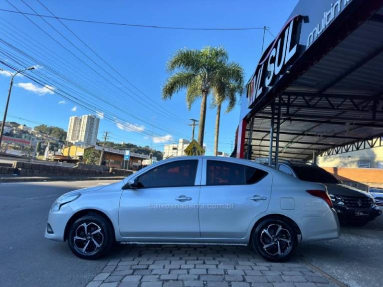 NISSAN - VERSA - 2019/2020 - Prata - R$ 62.900,00