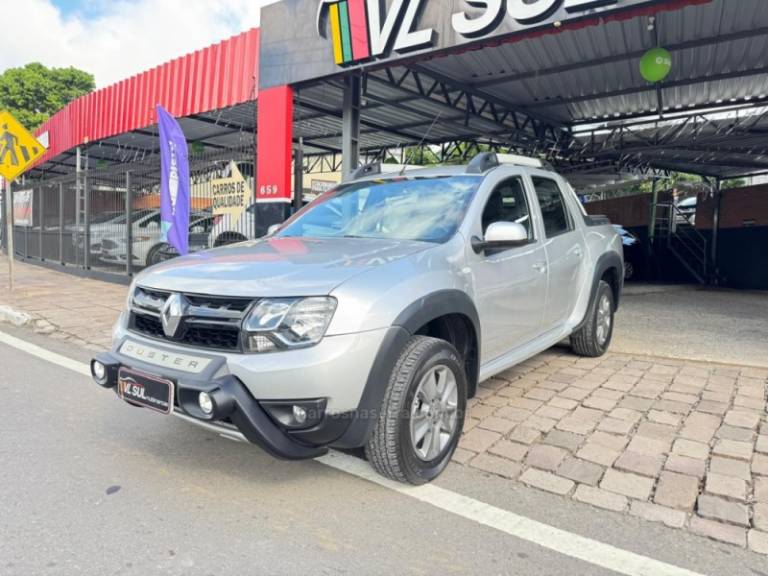 RENAULT - OROCH - 2018/2018 - Prata - R$ 78.900,00