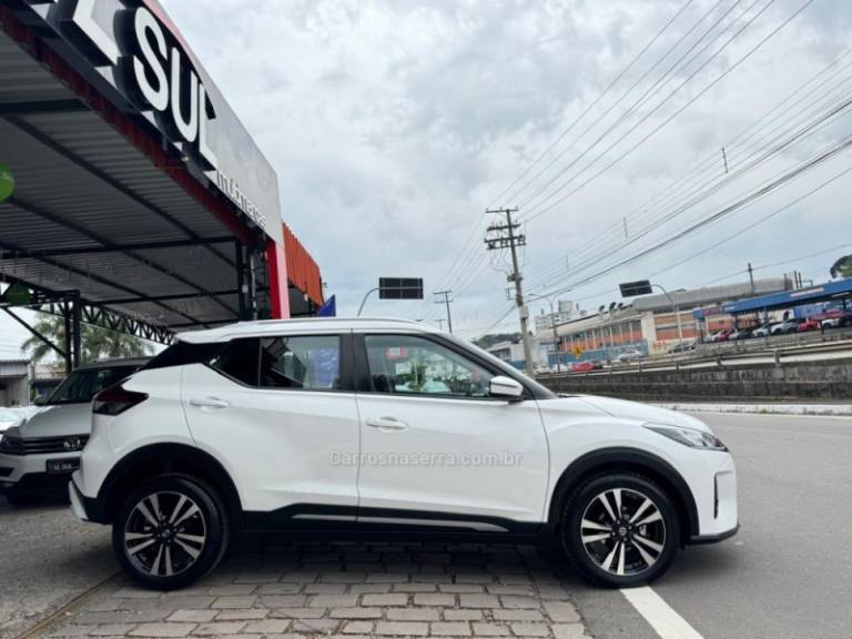 NISSAN - KICKS - 2021/2022 - Branca - R$ 104.900,00