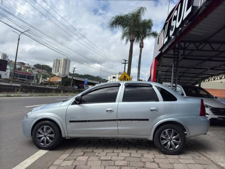 CHEVROLET - CORSA - 2005/2006 - Prata - R$ 25.900,00