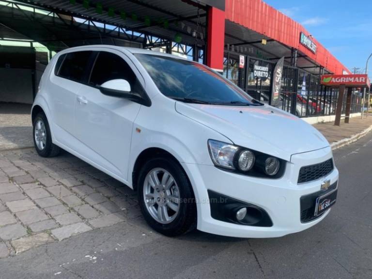 CHEVROLET - SONIC - 2012/2013 - Branca - R$ 40.900,00